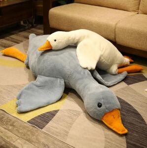 Sevimli Peluş Uyku Arkadaşım Kaz 75 cm- Uçan Kaz Morton Uyku Yastığı