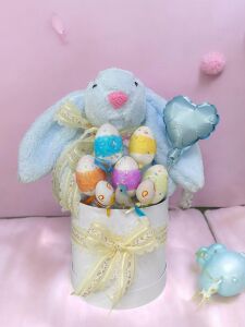 SOLE Premium Paskalya Temalı 45 cm Mavi Bunny Tavşan Hediye Kutusu - Dekoratif Yumurta ve Kalp Balon Detaylı