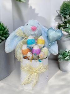 SOLE Premium Paskalya Temalı 45 cm Mavi Bunny Tavşan Hediye Kutusu - Dekoratif Yumurta ve Kalp Balon Detaylı