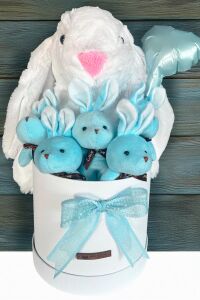 Özel Kututusunda; 45 cm Beyaz Jellycat Tavşan, 5'li Tavşancıklar ve Folyo Kalp Balonlu SET-Ayıcık Buketi